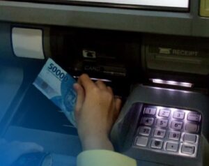 Cara Memasukkan Uang Ke ATM BCA Tanpa Kartu